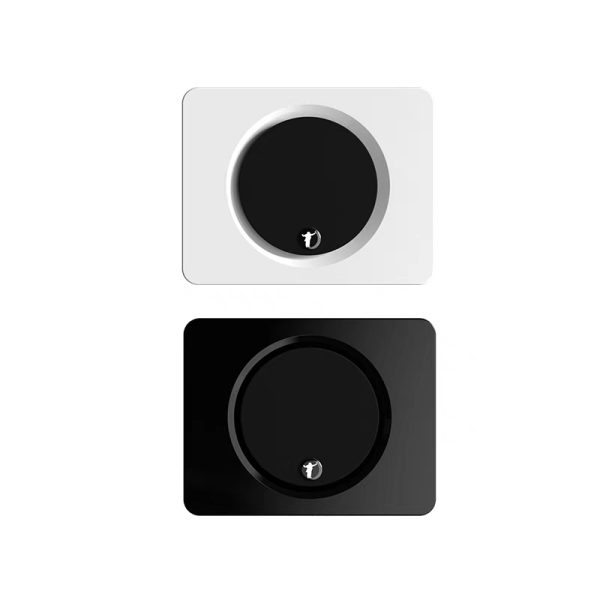 AUDIMAXIM IC601 speakers - view of two speakers from the front one in black and one in white.